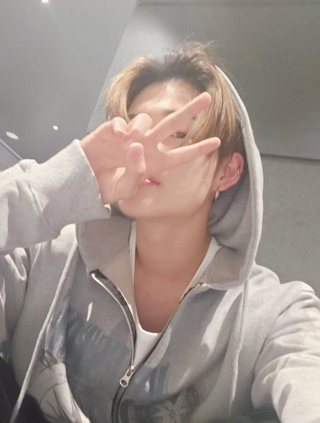 ENHYPEN Niki Inspired Compass Graphic Zip up Hoodie