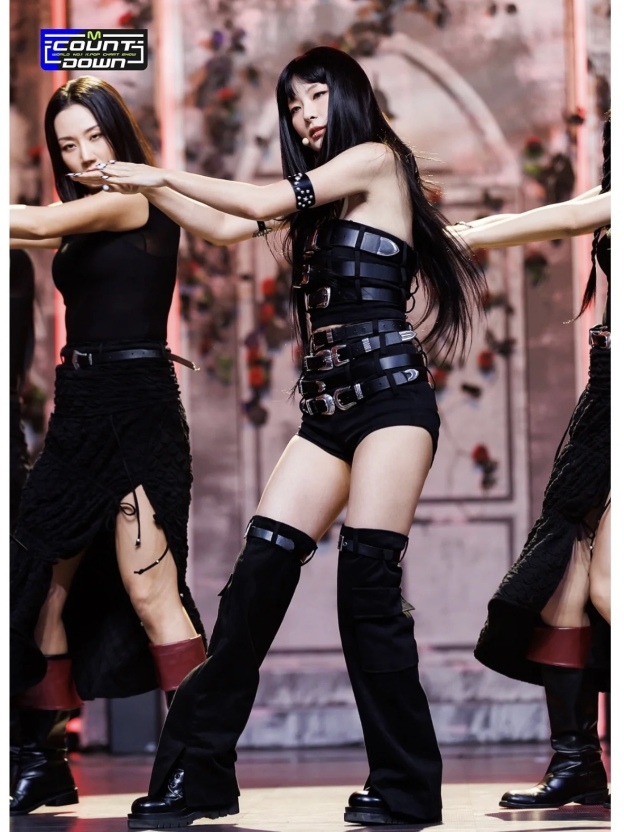 Red Velvet Seulgi Inspired Strapless Belt-adorned Top&Shorts Set