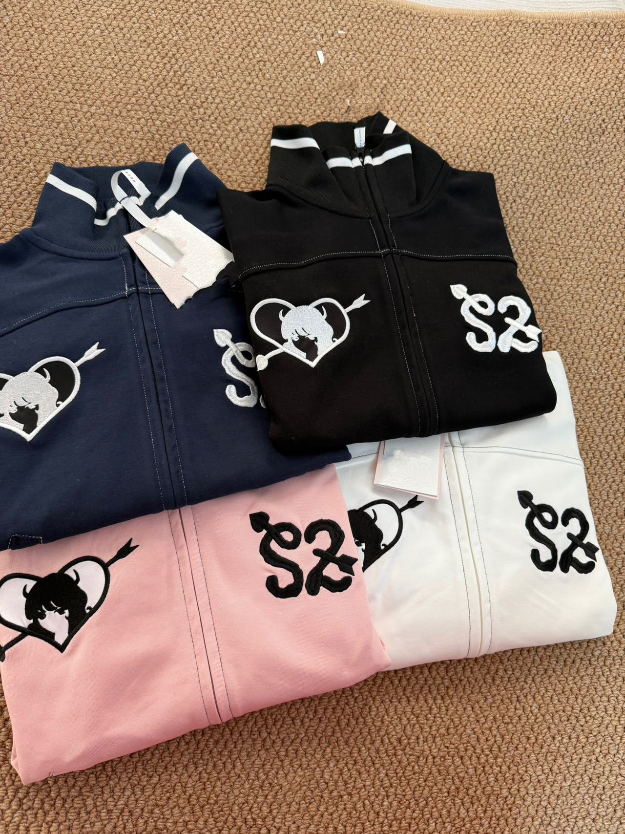 Hearts2hearts Focus Stage Outfit Inspired Cropped Zip-Up Track Jacket