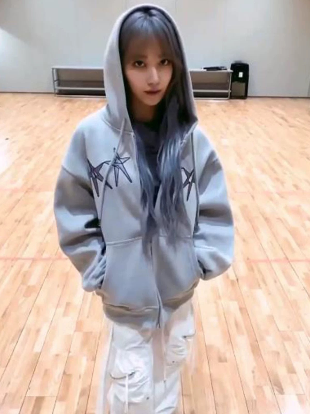 LE SSERAFIM Sakura inspired zip-up hoodie