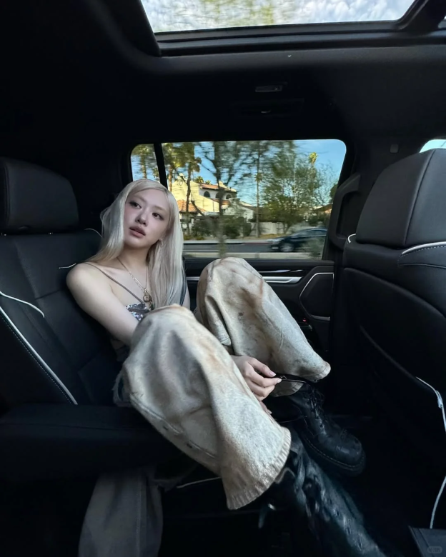 Blackpink Rose Inspired Vintage Distressed Baggy Wide-Leg Jeans