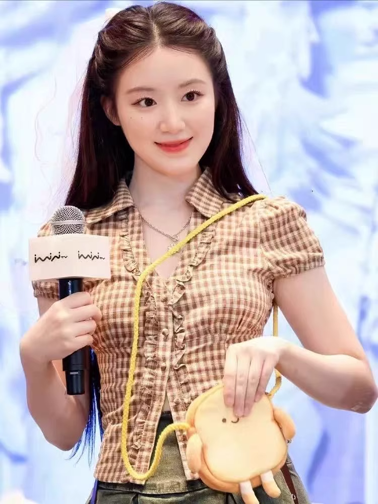 GIDLE SHUHUA Inspired Retro Plaid Waist Cinching Shirt