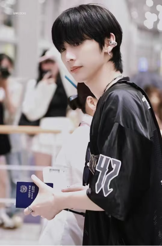 Boynextdoor Taesan Black Retro Mesh Jersey Tee