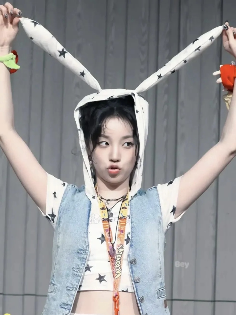 Y2K Bunny Ears Hooded Short Sleeve Top-Yuqi Gidle