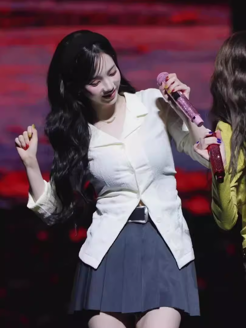 Pleated Slimming Long Sleeve Top-Aespa Karina