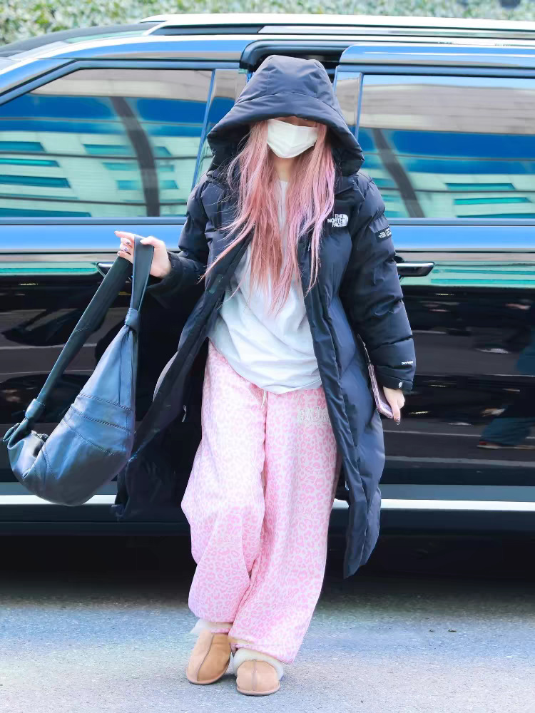 IVE Leopard Print Baggy Sweatpants