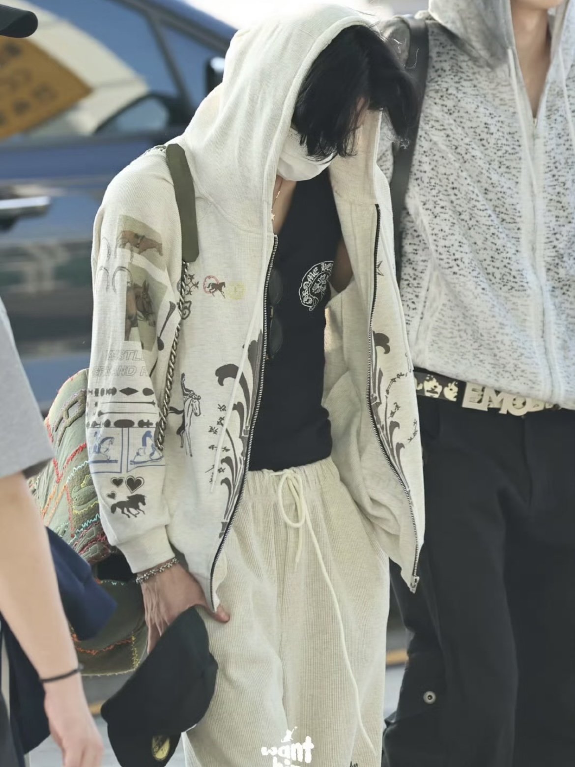 Blackpink Jennie Inspired Horse Graffiti Print Hoodie Jacket