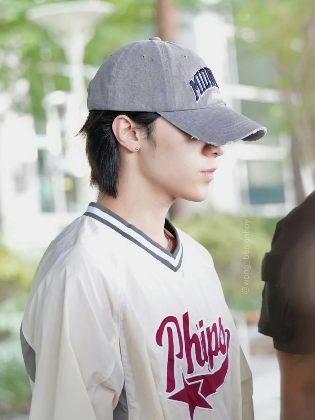 WayV Hendery Inspired Baseball Jersey T-Shirt