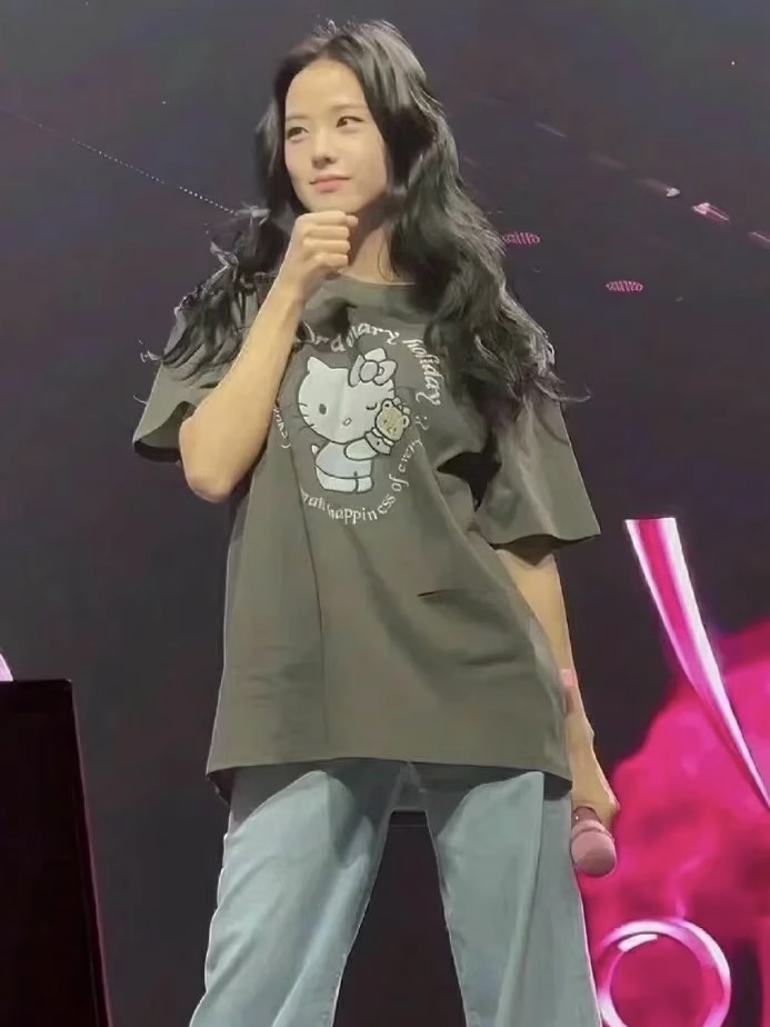 Blackpink Jisoo Inspired Hello Kitty T-Shirt