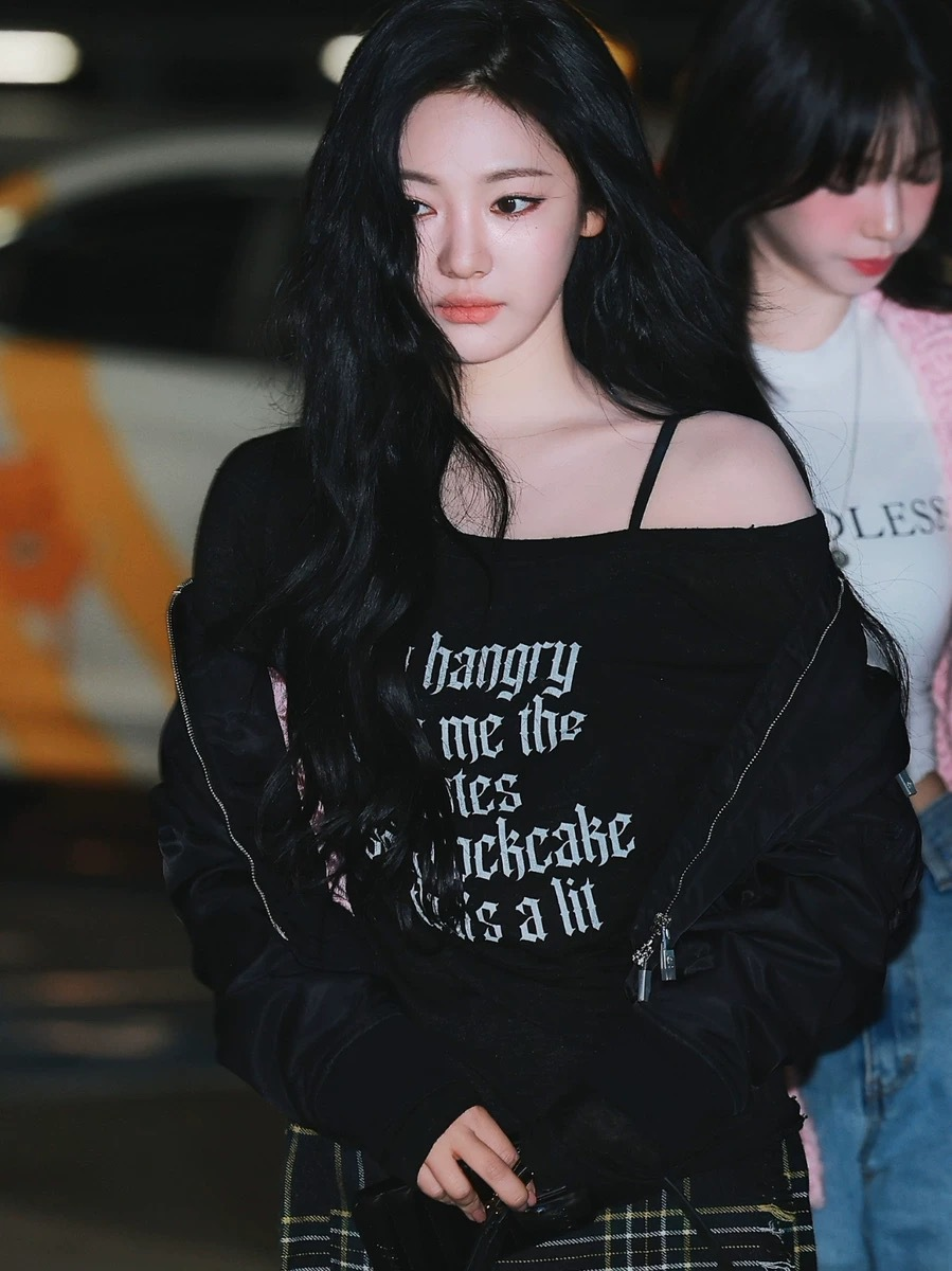 Printed Raglan Long Sleeve T-Shirt-Aespa Ningning