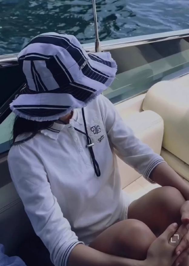 Blackpink Jennie White Polo Shirt Shorts Set