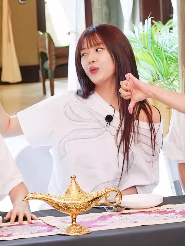 IVE Yujin Inspired Bow Print Off-Shoulder Tee