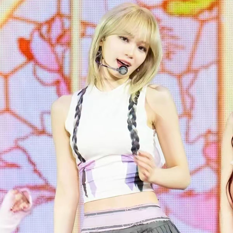 Lesserafim Chaewon Braids Print Sleeveless Crop Top