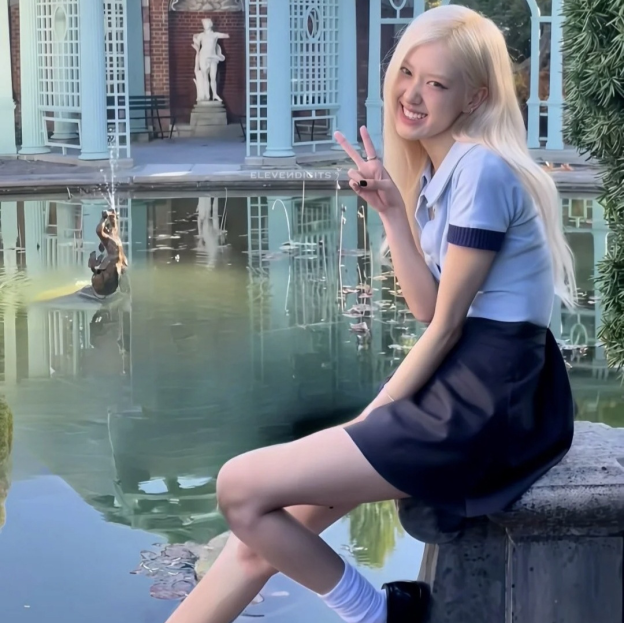 Blackpink Rose Inspired Color-Block Cropped Polo Shirt