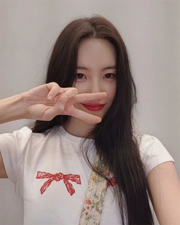 Sunmi & IVE Rei Inspired Red Bow Embroidered Tee