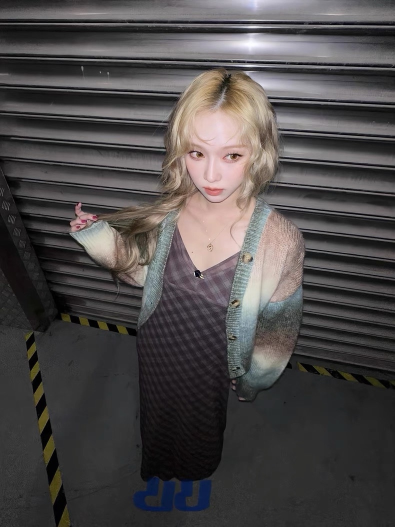 Aespa Winter Inspired Gradient Knit Cardigan