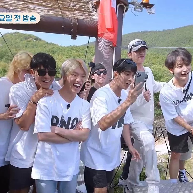 SEVENTEEN NANATOUR inspired Beach Sunshine Graphic T-Shirt