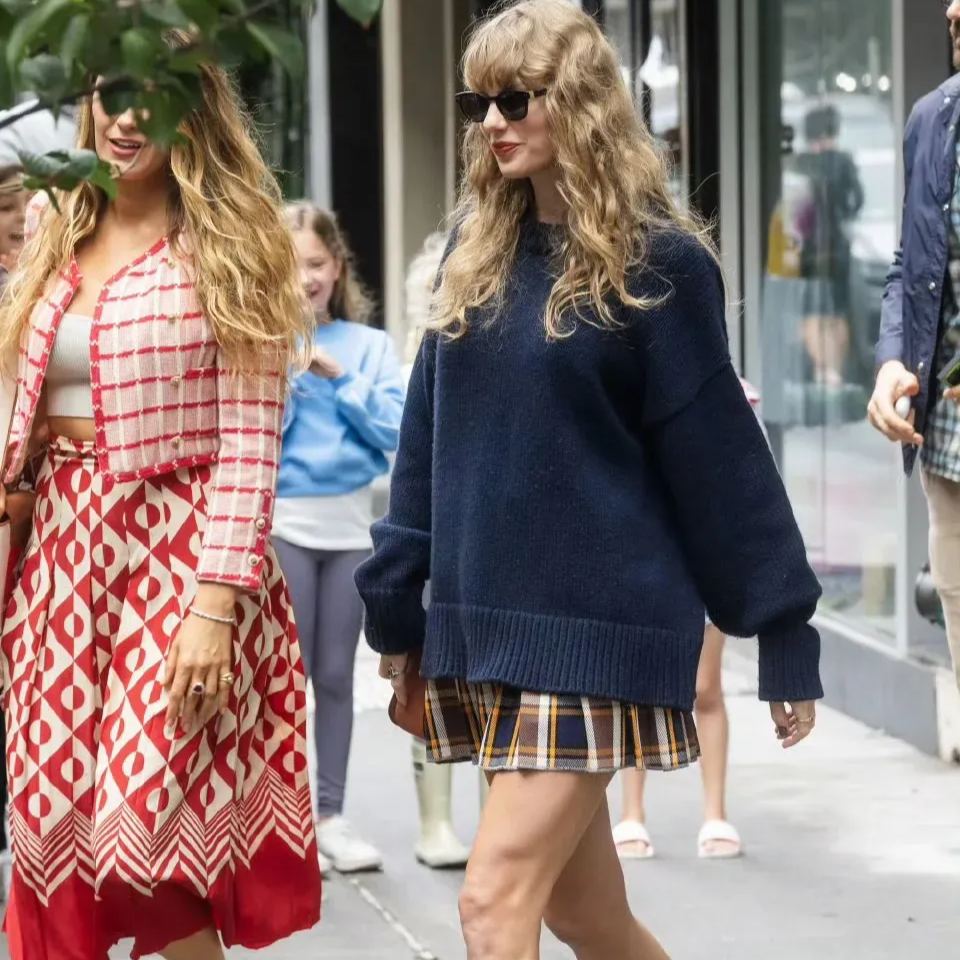 Crew neck wool sweater-Taylor Swift