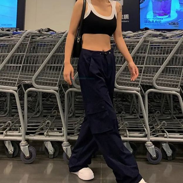 Straight-legged pants-Taylor Swift