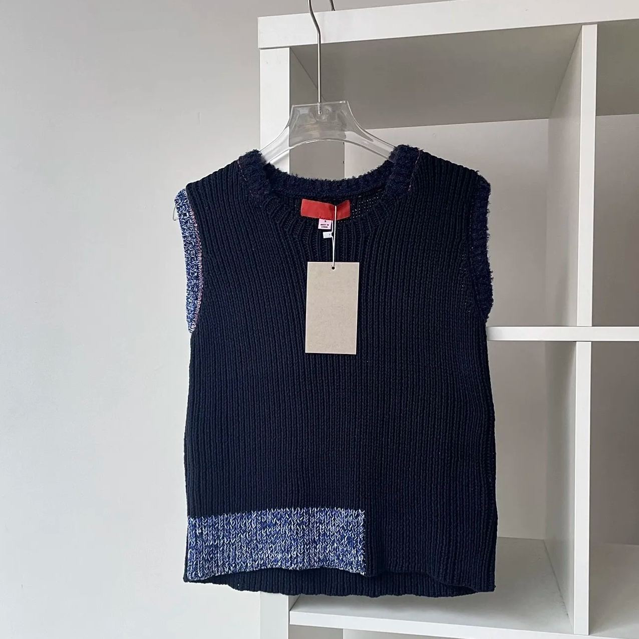 Colorblocked Sleeveless Knit Vest-Blackpink Jennie