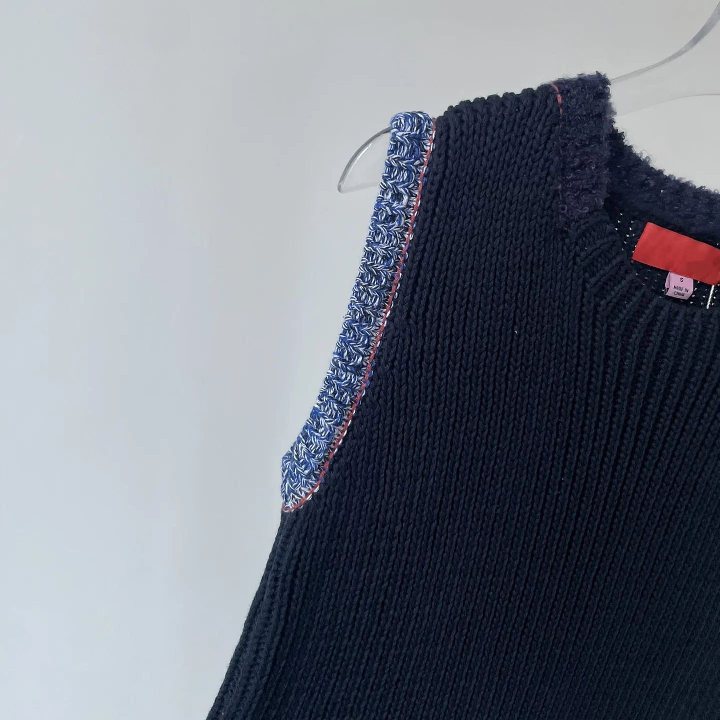 Colorblocked Sleeveless Knit Vest-Blackpink Jennie