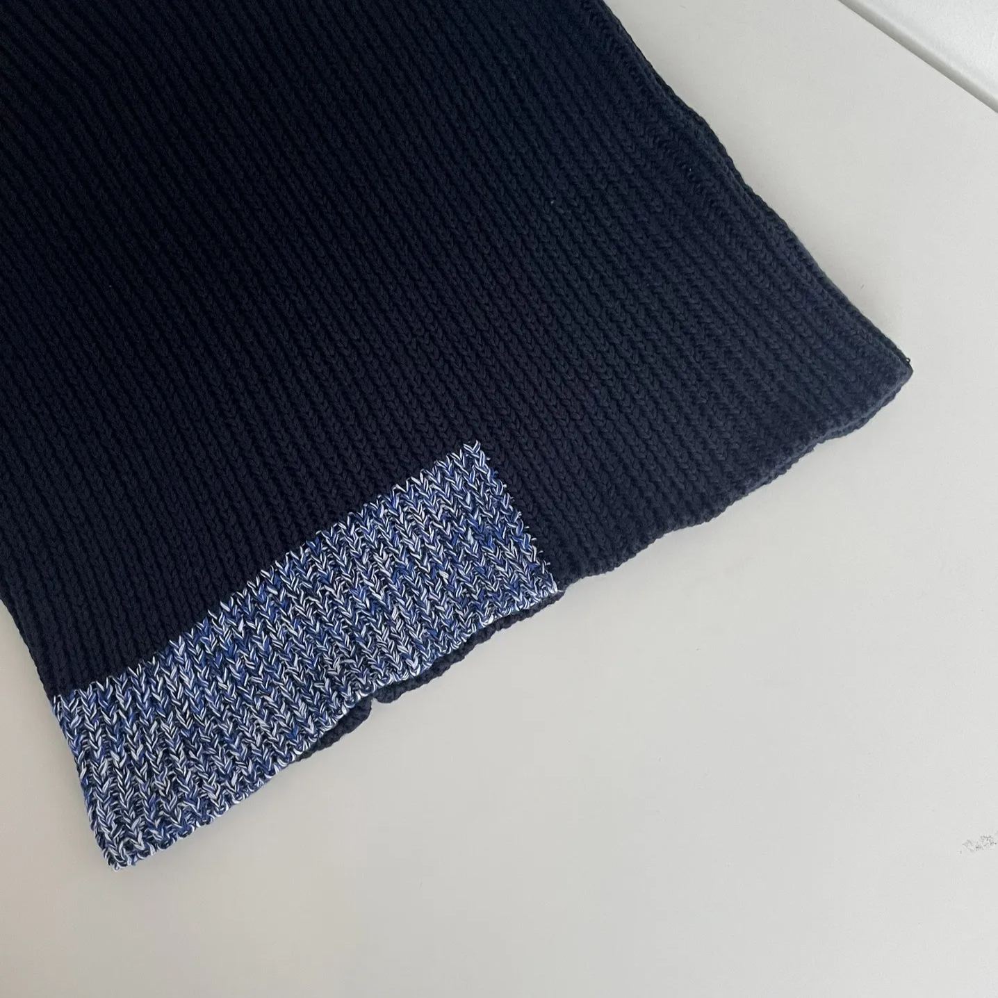 Colorblocked Sleeveless Knit Vest-Blackpink Jennie