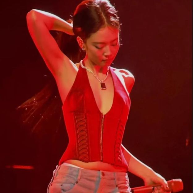 [Copy]V-neck fitted waist camisole-Blackpink Jennie