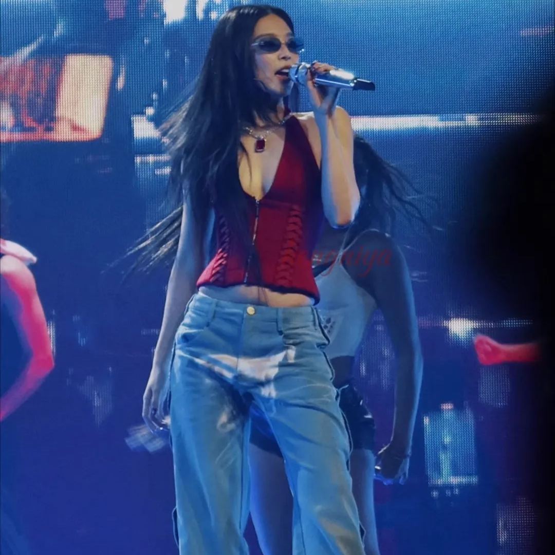 [Copy]V-neck fitted waist camisole-Blackpink Jennie