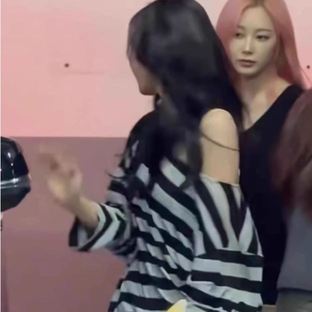 Slant Neck Off Shoulder Striped Long Sleeve T-Shirt-Aespa Ningning