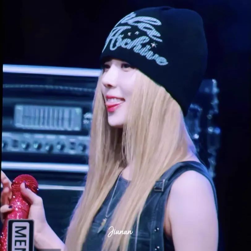 Winter Style Y2K Star Studded Knit Hat- Aespa Winter