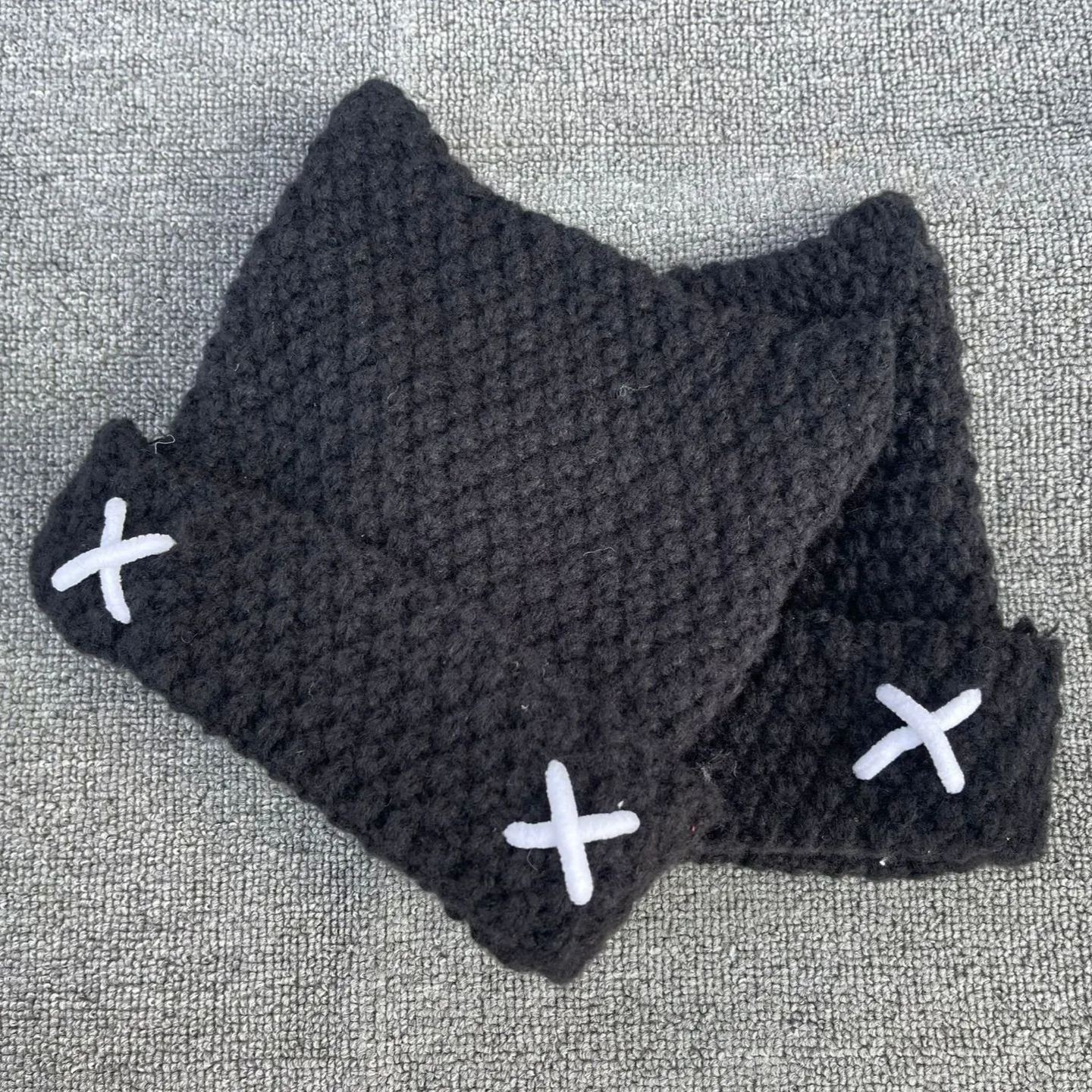 TXT Yeonjun Black Horn-shaped Knitted Hat