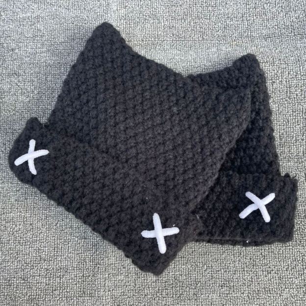TXT Yeonjun Black Horn-shaped Knitted Hat