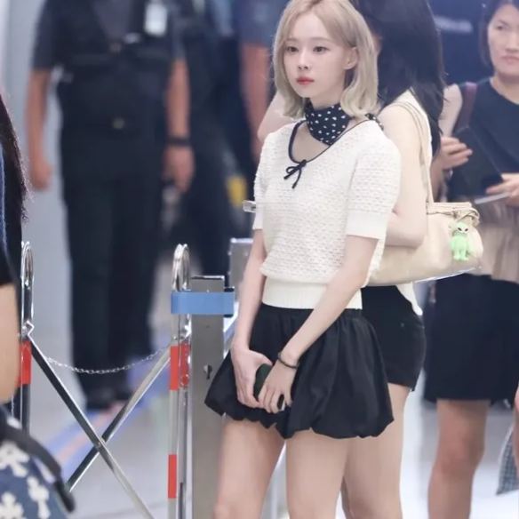 Aespa Winter- inspired Bow-Cutout Knit SkirtSet