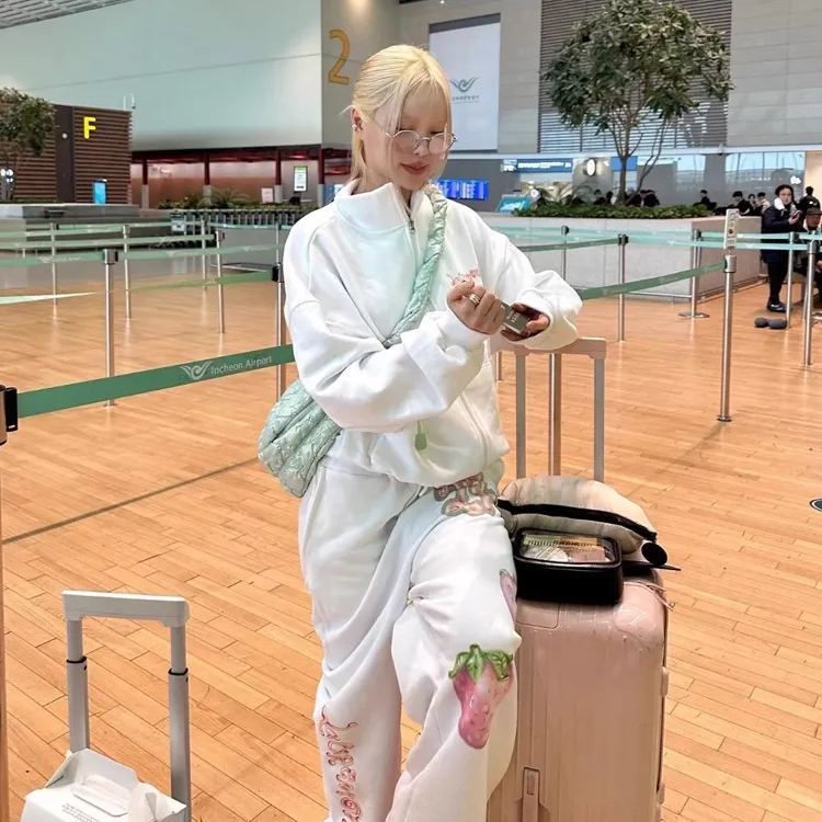 Blackpink Jennie&Aespa Ningning Winter Strawberry Zip up Hoodie Sweatpants Set