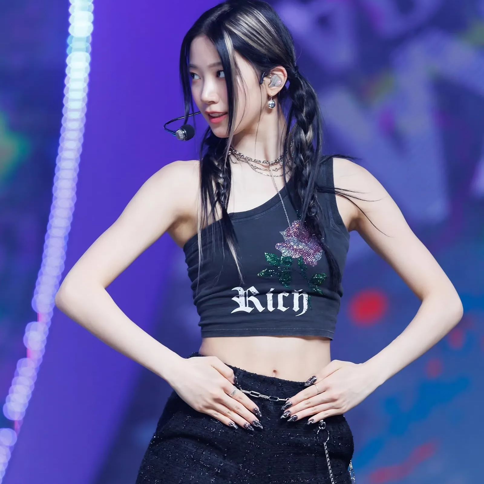 Aespa Karina & Lesserafim Kazuha Asymmetric Off-Shoulder Rose Rhinestone Vest