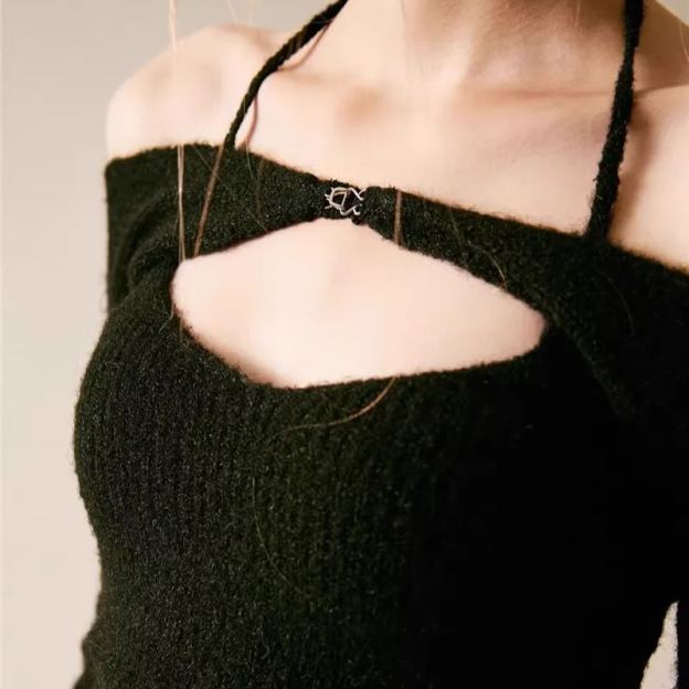 Aespa Winter Inspired Neck Halter Slim Fit Crop Top