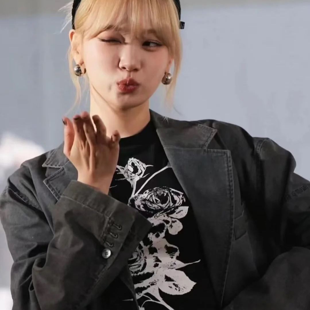 LE SSERAFIM Chaewon Inspired Rose Baby Tee