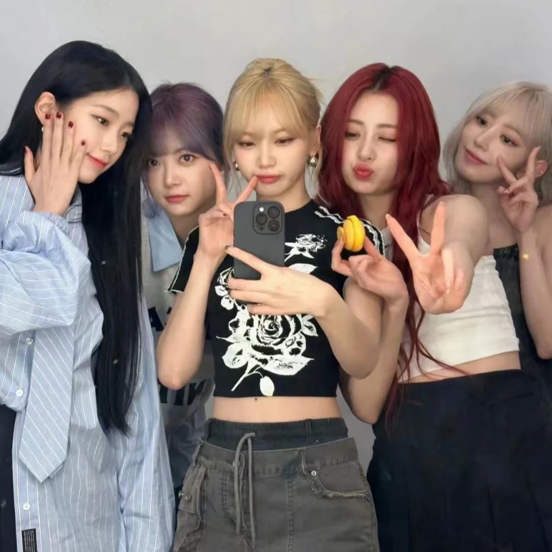 LE SSERAFIM Chaewon Inspired Rose Baby Tee