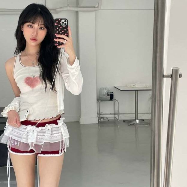 Blackpink Jisoo Inspired Thorn Strawberry Sleeveless Vest