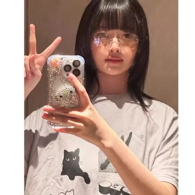 IVE Rei & (G)I-DLE Yuqi Inspired Cat-themed Illustration T-shirt
