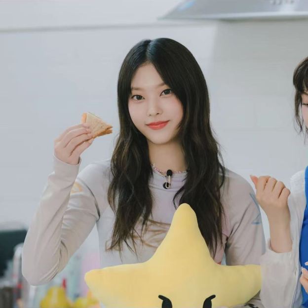 NewJeans Haerin Inspired Puppy Graffiti Long Sleeve T-Shirt