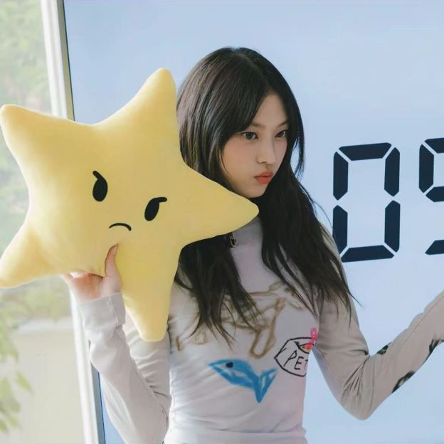 NewJeans Haerin Inspired Puppy Graffiti Long Sleeve T-Shirt