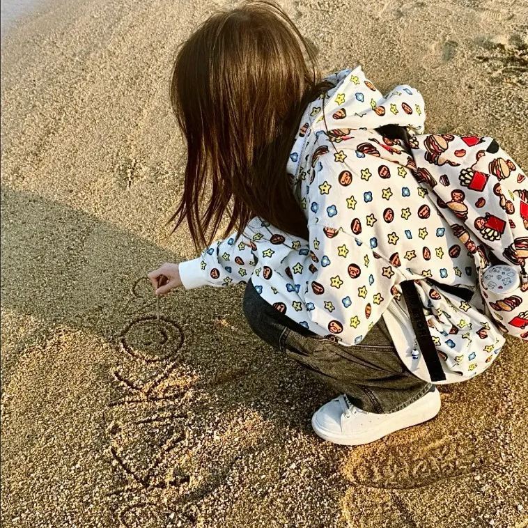 NewJeans Haerin Inspired BABY MILO Print Zip-Up Hoodie Jacket