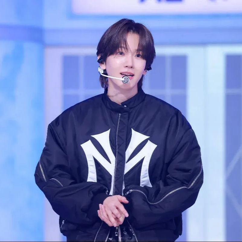 Cortis&Enhypen&Seventeen Inspired M Logo Bomber Jacket