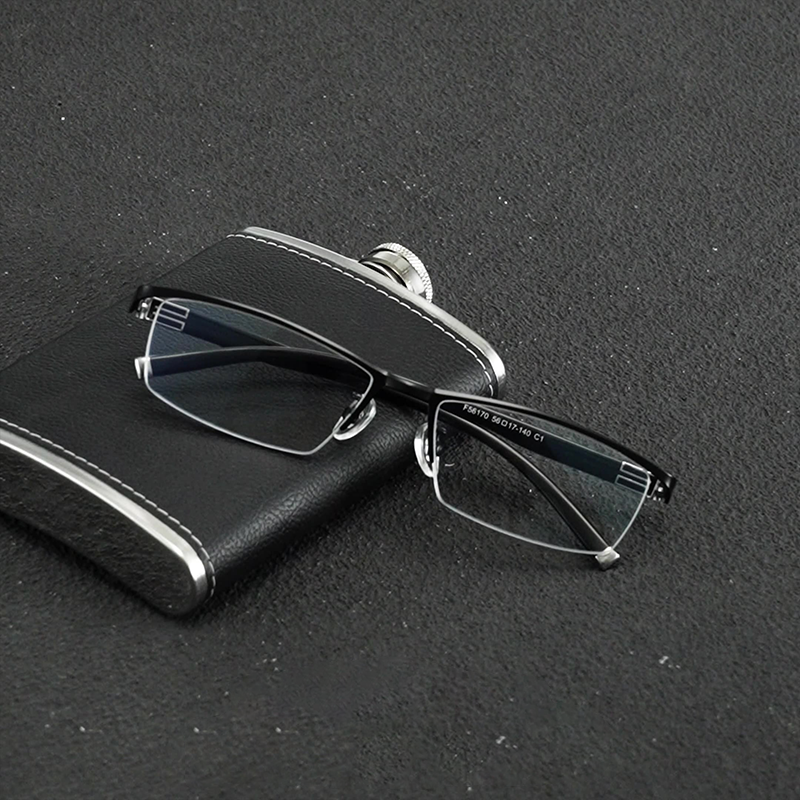HALF FRAME FASHION STRIPED ULTRA-LIGHT COLOR CHANGING READING GLASSES