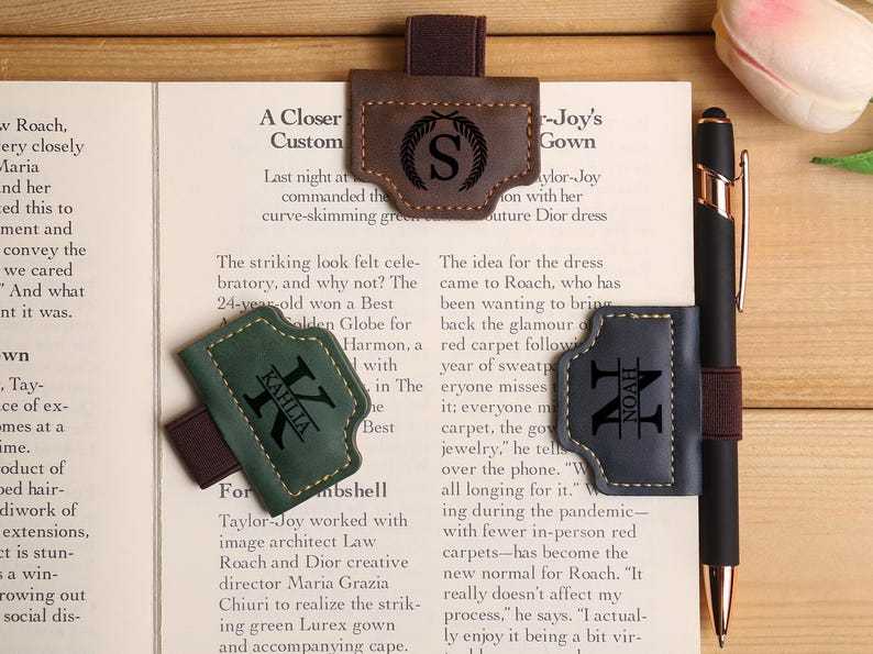 Personalized Magnetic Leather Bookmark,Leather Magnetic Bookmark with Pen Holder,Engraved Bookmark,Handmade Reader Gift,Bookmark For Men