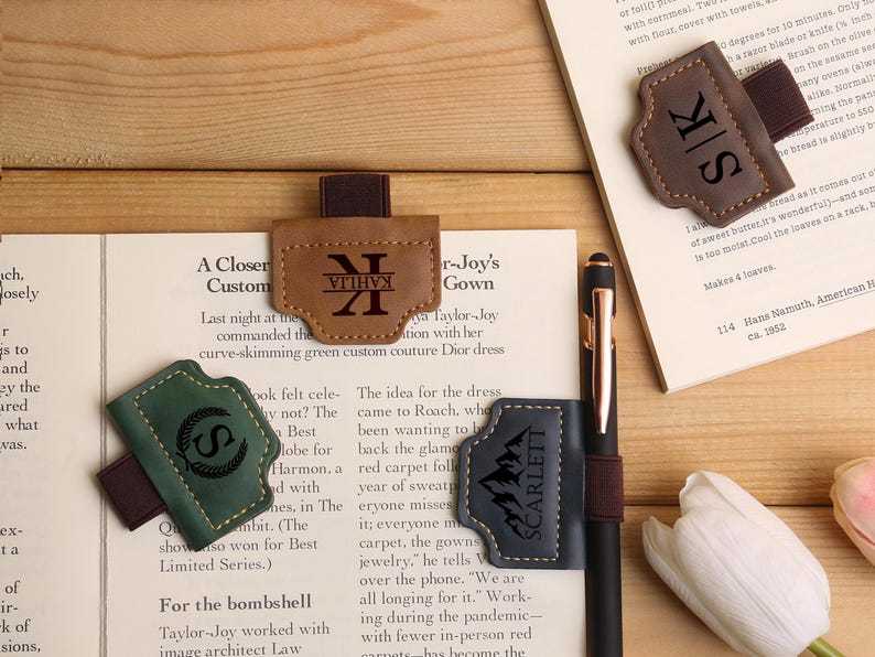 Personalized Magnetic Leather Bookmark,Leather Magnetic Bookmark with Pen Holder,Engraved Bookmark,Handmade Reader Gift,Bookmark For Men