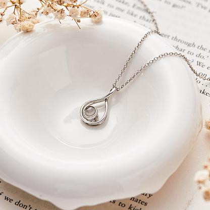 Personalized Teardrop Shaped Photo Projection Necklace Meaningful Accessory Memorial Gift for Wife