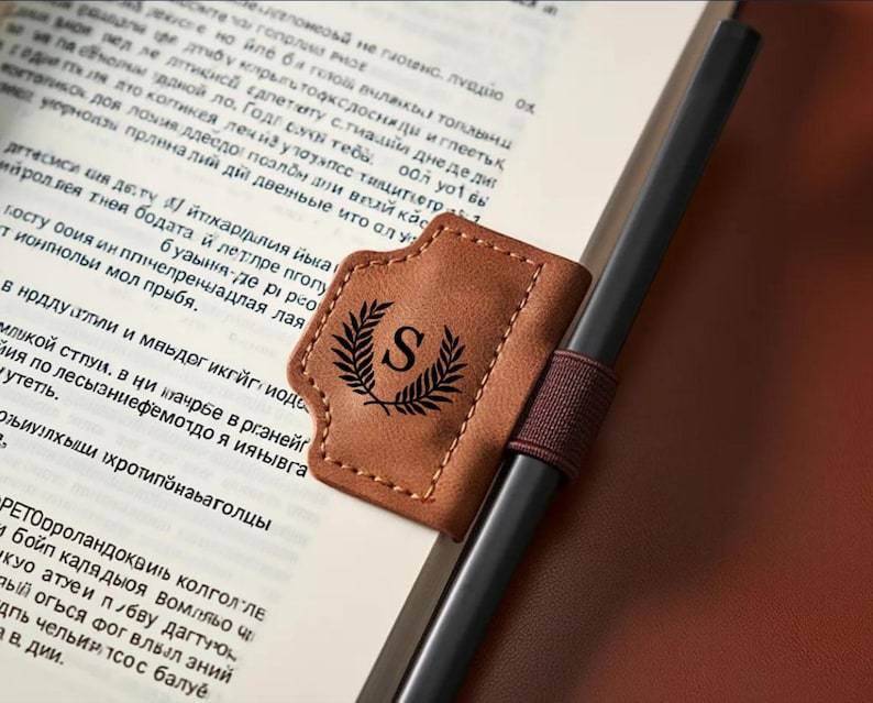 Personalized Leather Magnetic Bookmark with Box, Book Lover Gift, Handmade Reading Accessories