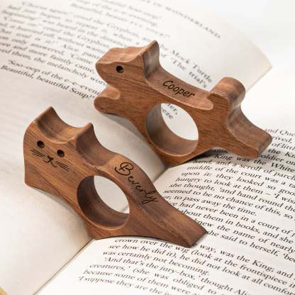 Personalized Walnut Book Page Holder, Custom Name Wooden Thumb Page Spreader, Perfect Book Lover Gift for Birthday or Anniversary 